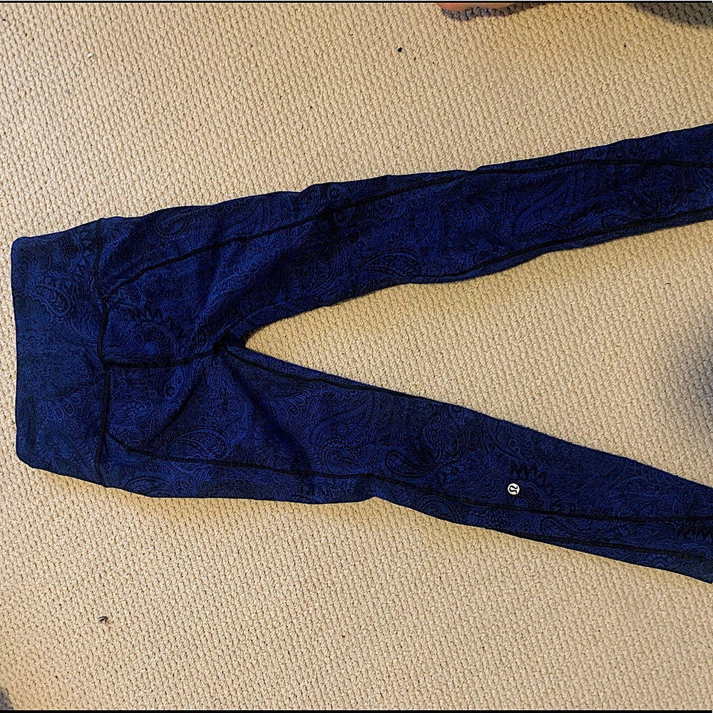 Lulu lemon size 2 blue leggings mint condition